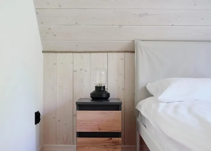 Beztroski Szachulcowa 4a 罗威